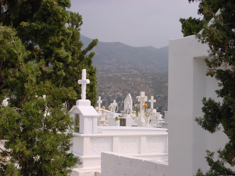 Naxos Friedhof auf Weg nach Melanes.JPG -                                